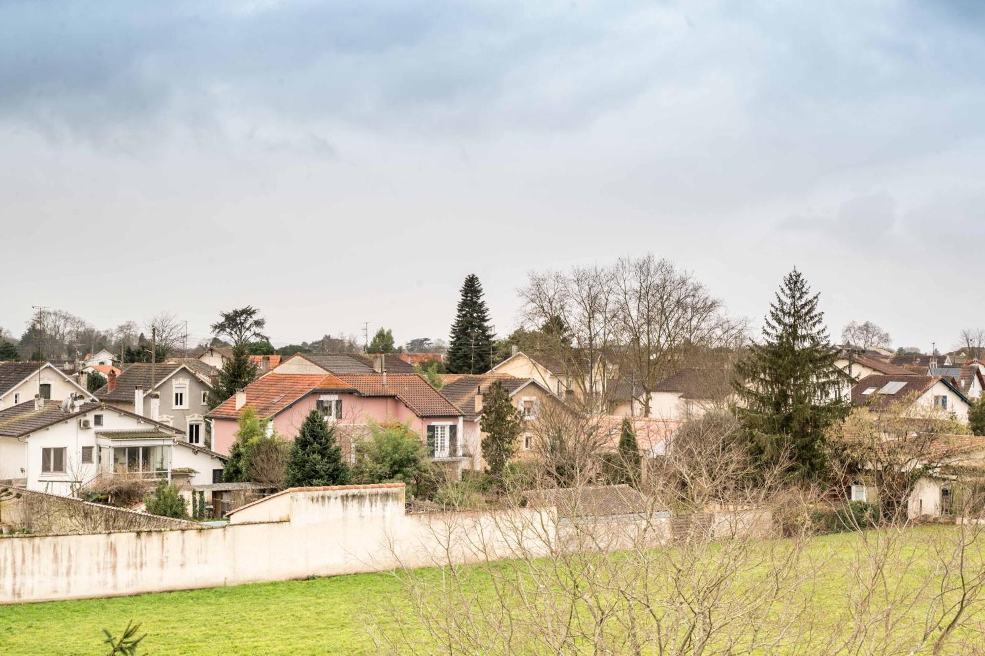 Le Ambroise - T3 Spacieux Et Calme Avec Parking Gratuit Bergerac Esterno foto
